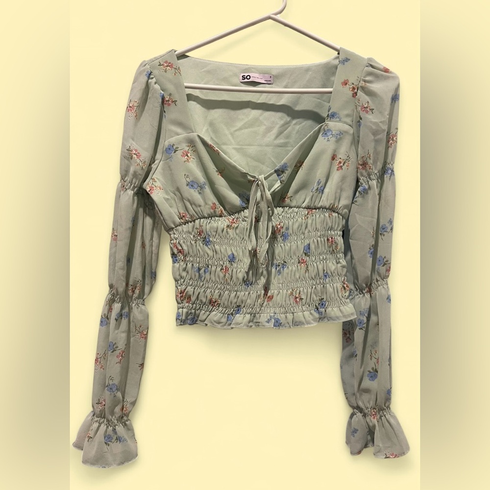 SO Women's Floral Smocked Blouse - Light Green